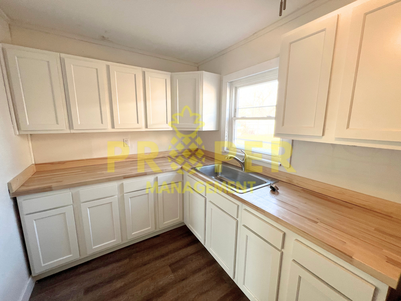 1402 Shaftesbury Rd - Photo 6 of 10