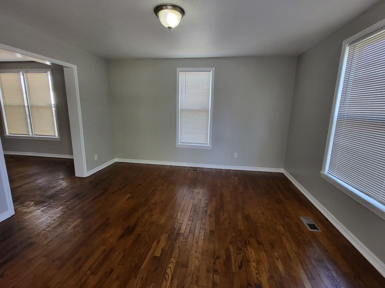 705 N Boulevard - Photo 3 of 25