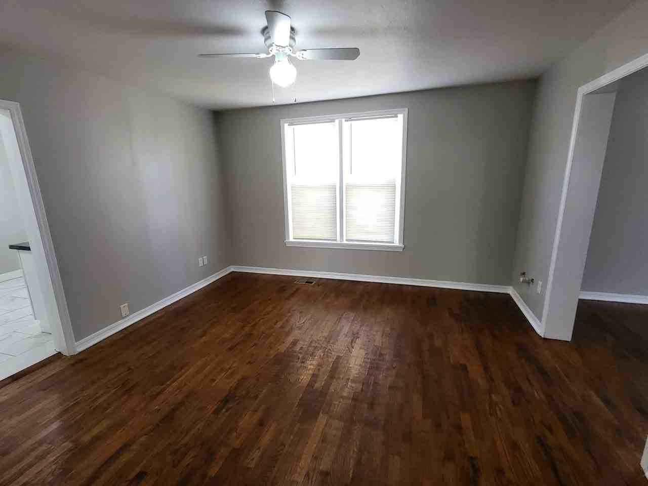 705 N Boulevard - Photo 4 of 25