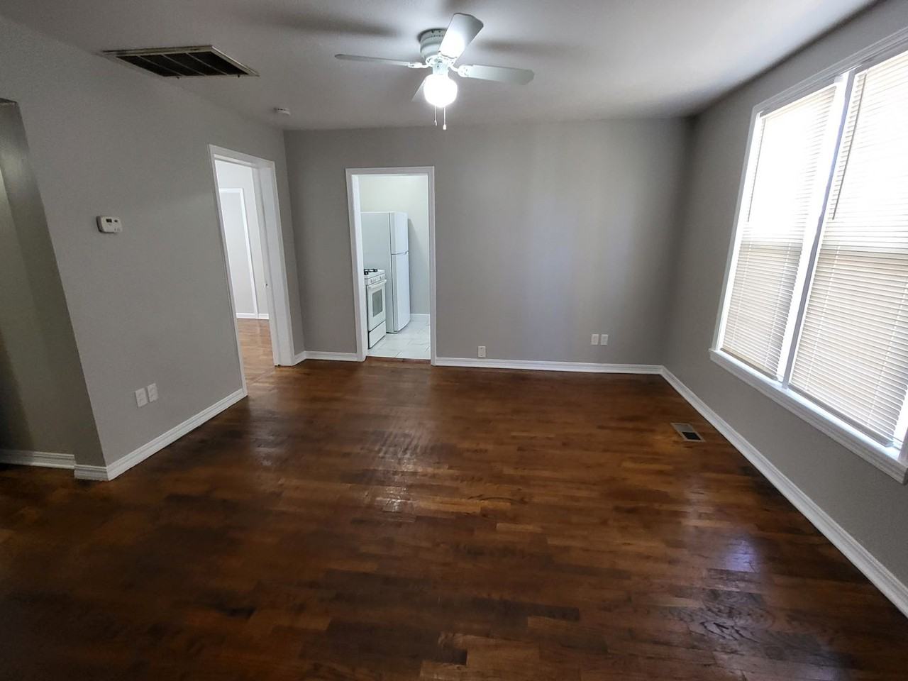 705 N Boulevard - Photo 5 of 25