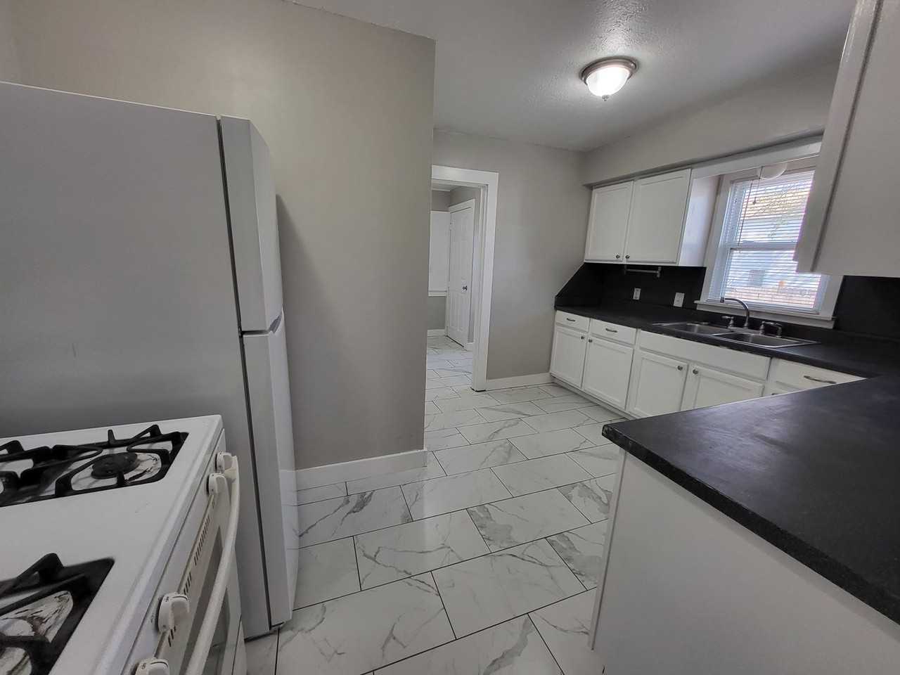 705 N Boulevard - Photo 6 of 25
