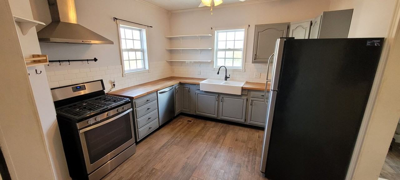 606 Hillcrest Dr - Photo 4 of 14