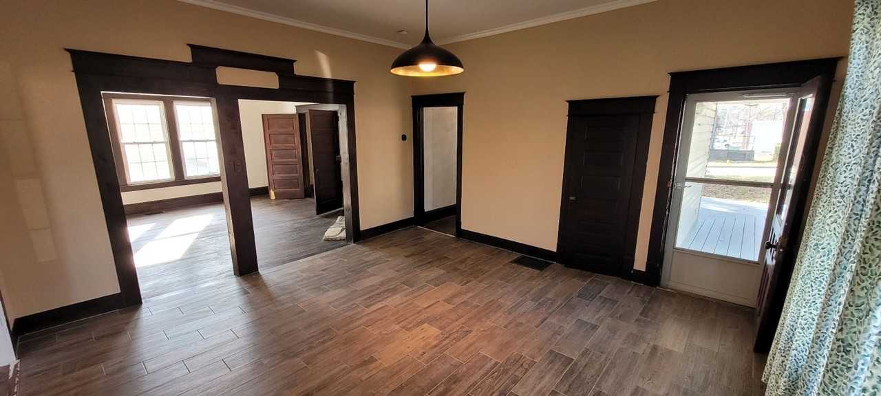 606 Hillcrest Dr - Photo 5 of 14
