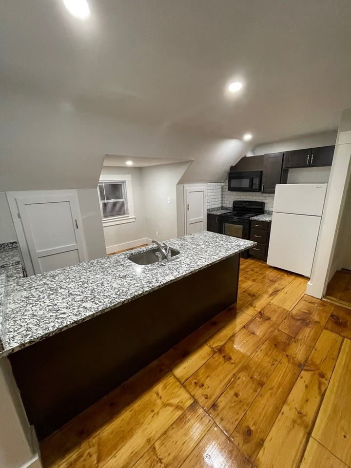403 Beacon St #3 - Photo 7 of 18