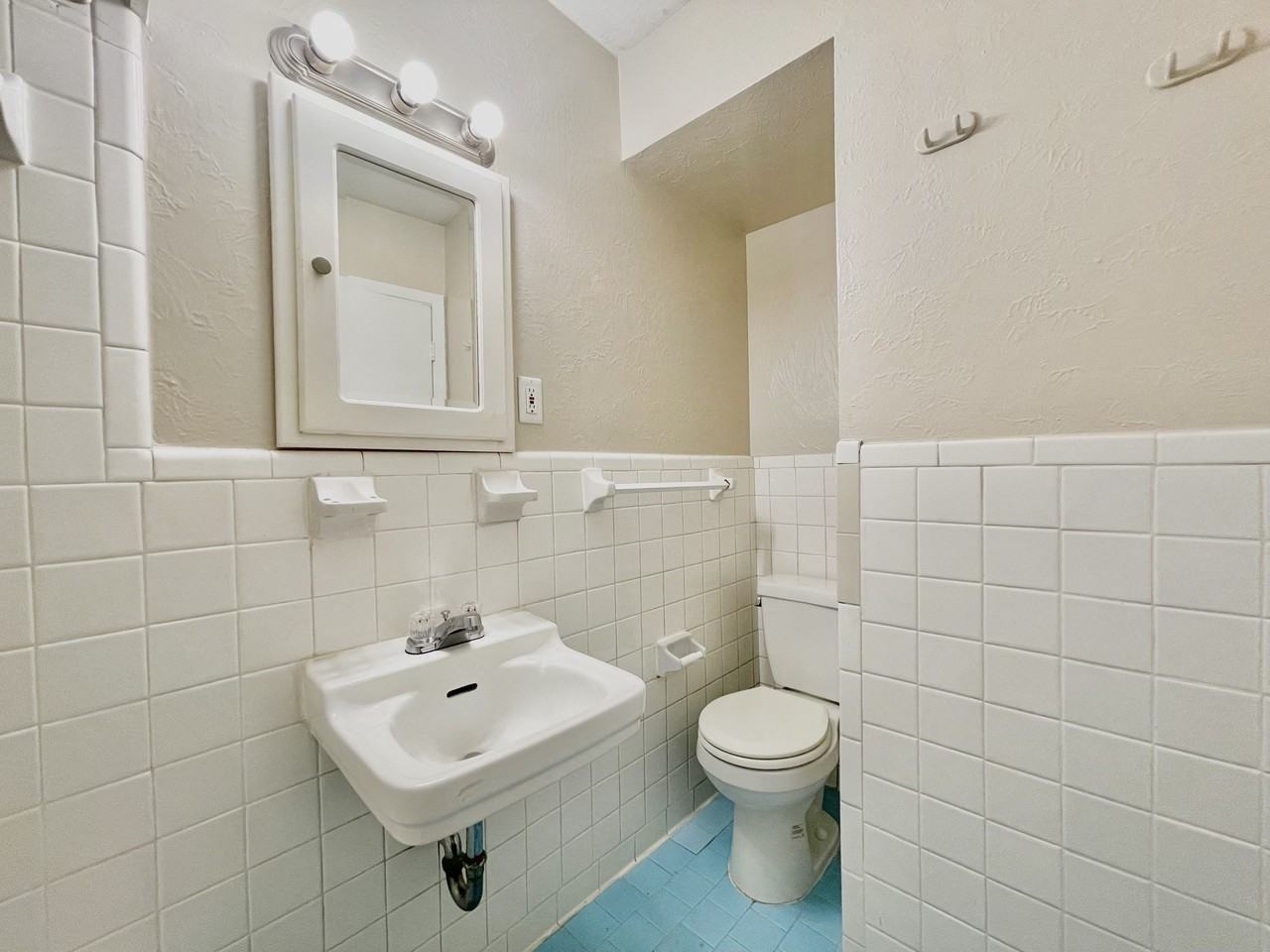 Enfield Court Apartments - Photo 6 of 10