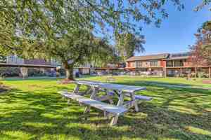 featured image of 3500 Se Oak Grove Blvd