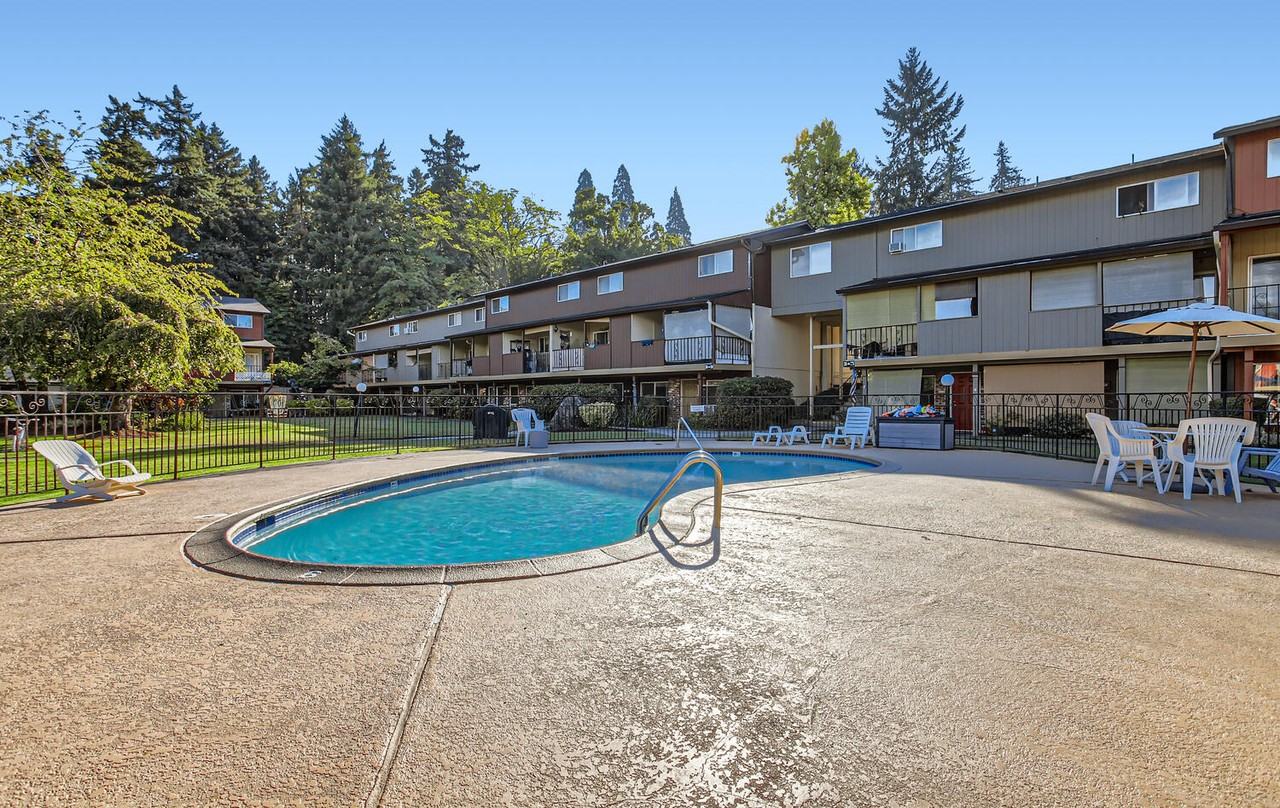 Oak Grove Village Apartments - Photo 4 of 8