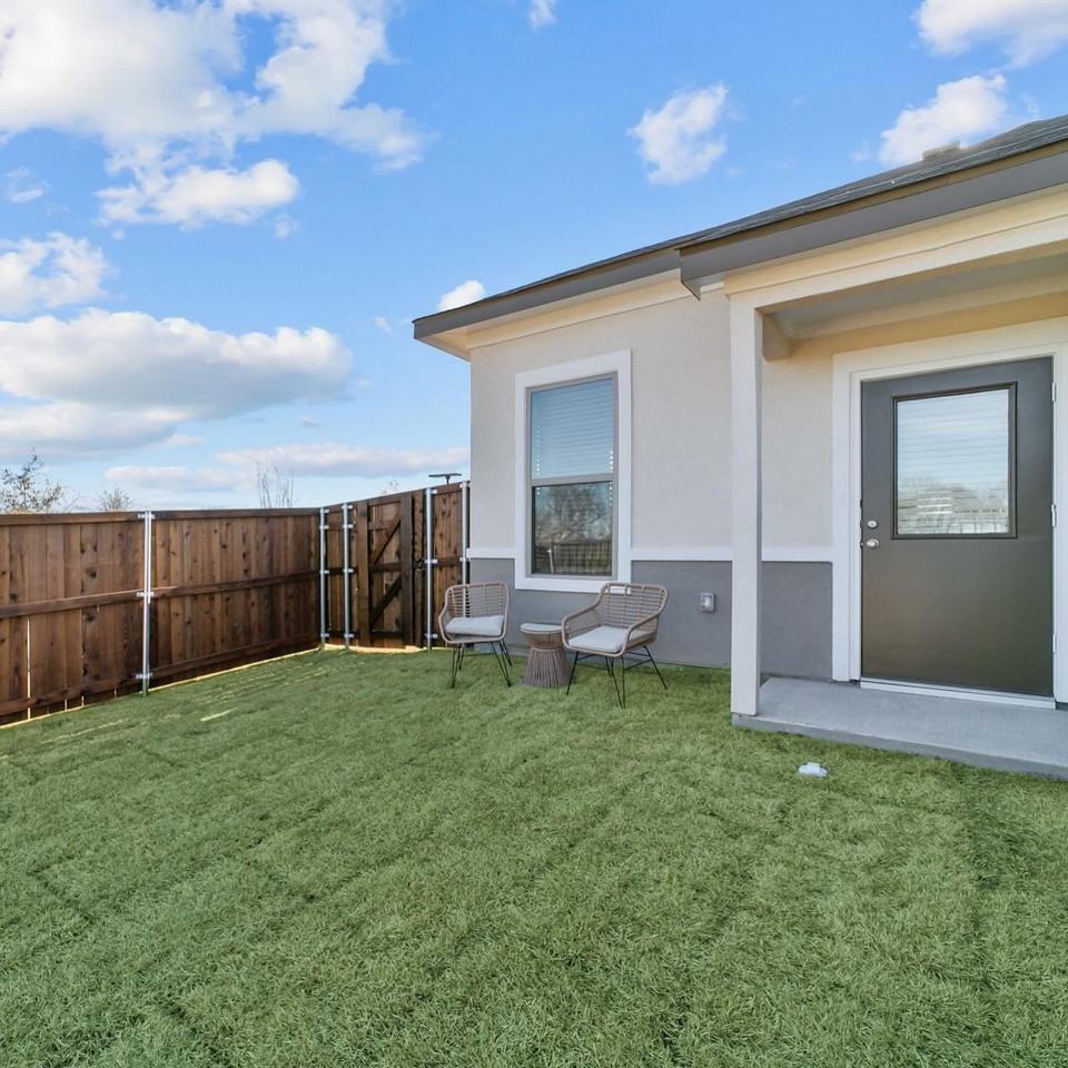 1106 Morado Pl - Photo 2 of 8