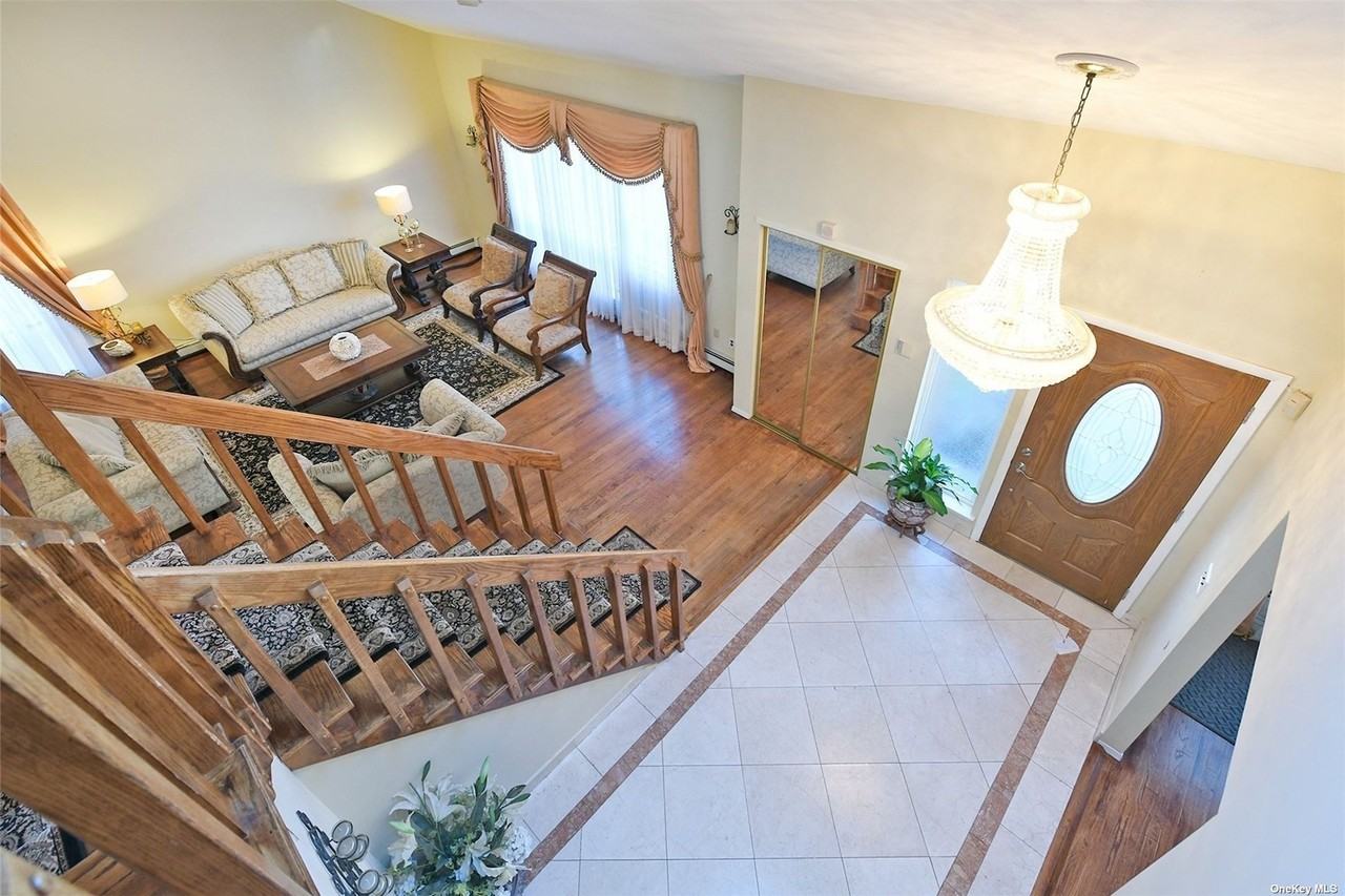 4 Royal Ct - Photo 2 of 22