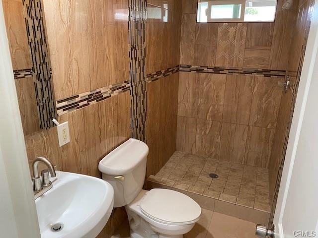 1051 Del Valle Ave - Photo 3 of 9