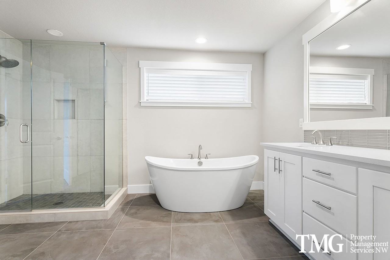 1607 Ne 37th Ave - Photo 2 of 46