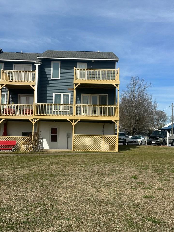25 Eastern Shore Townhouses - Photo 2 of 26