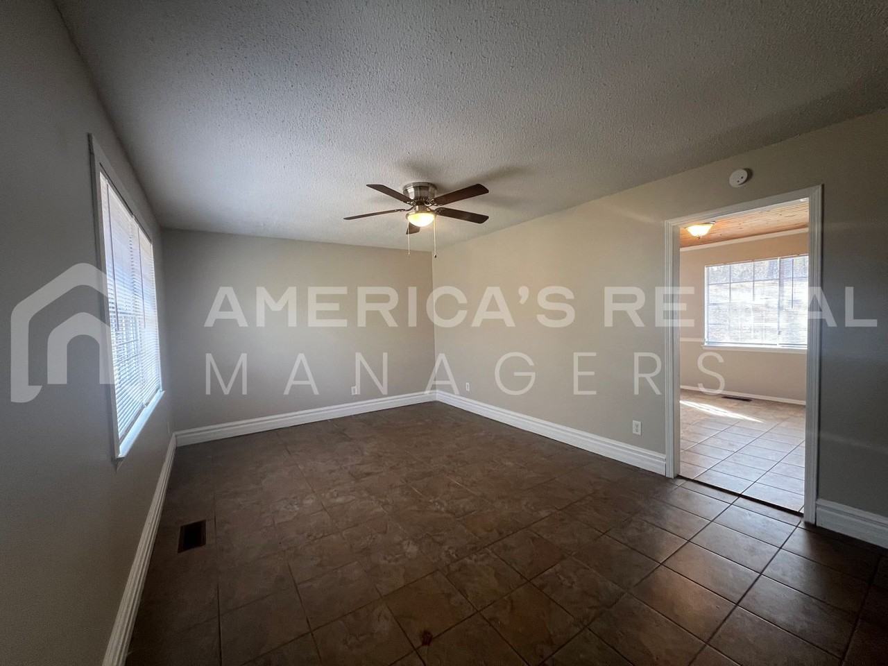 5433 Faucett Rd - Photo 3 of 15