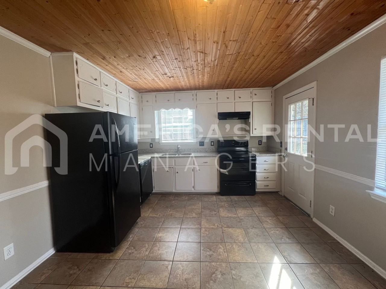 5433 Faucett Rd - Photo 5 of 15