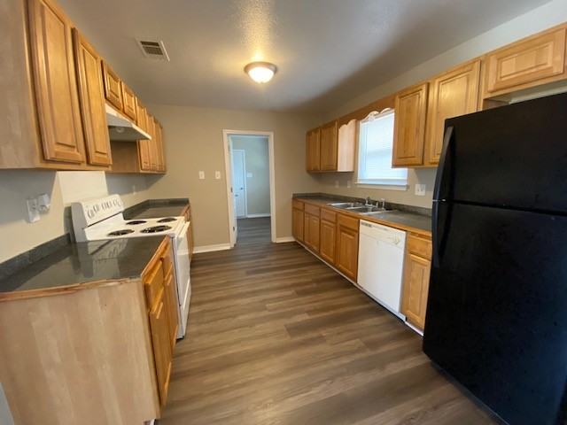 1621 Victoria Drive - Photo 2 of 12