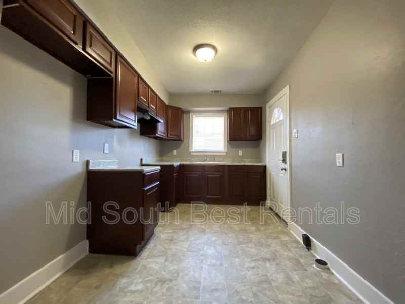 1311 S Barksdale St - Photo 3 of 8