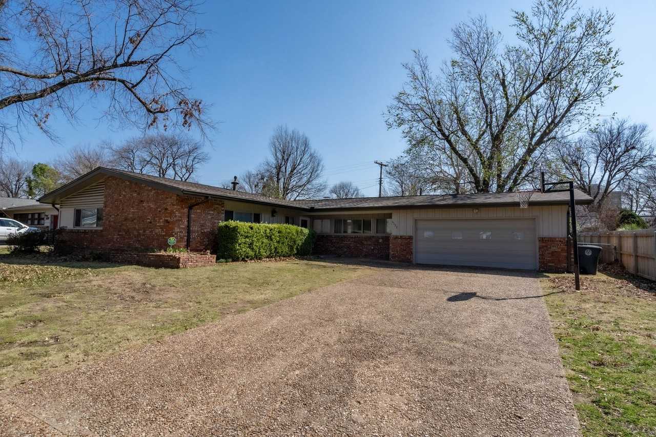 4132 E 48th Pl - Photo 2 of 17