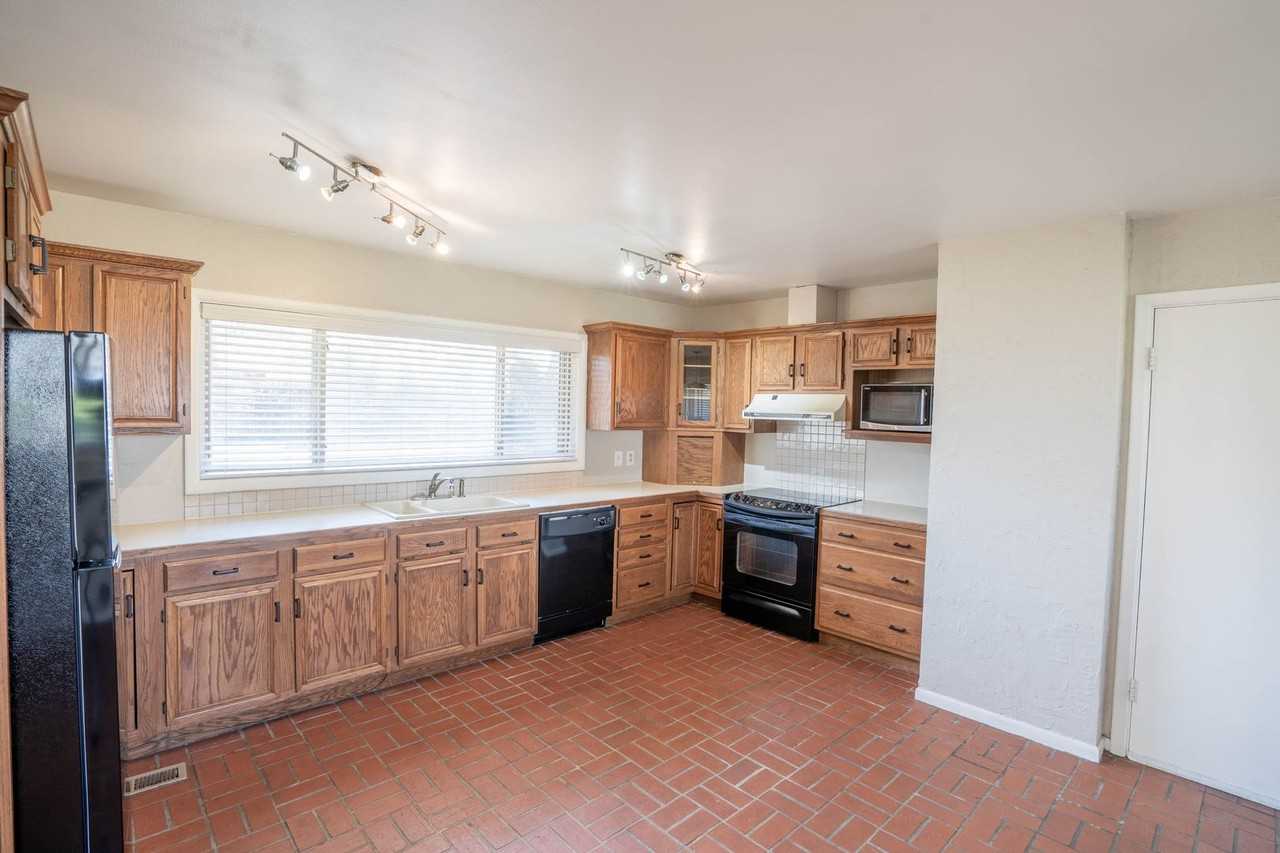 4132 E 48th Pl - Photo 7 of 17