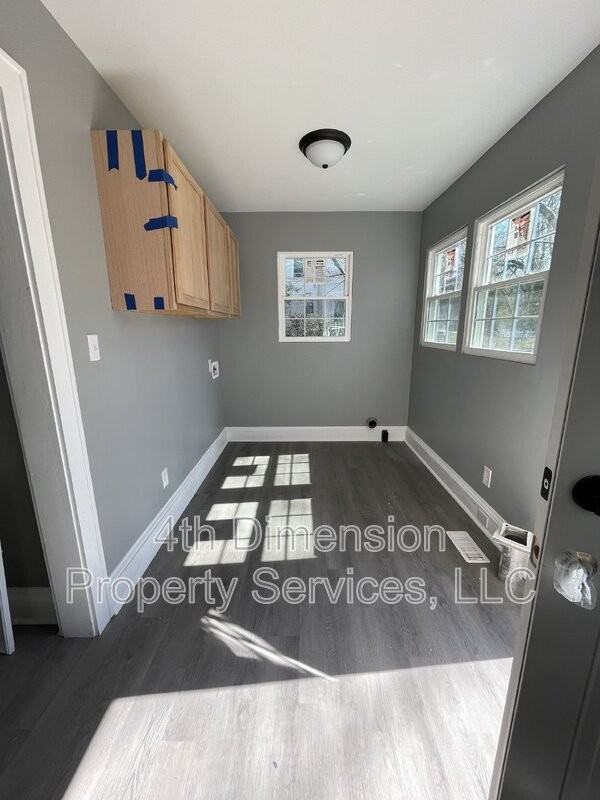 700 Ontario St - Photo 2 of 11
