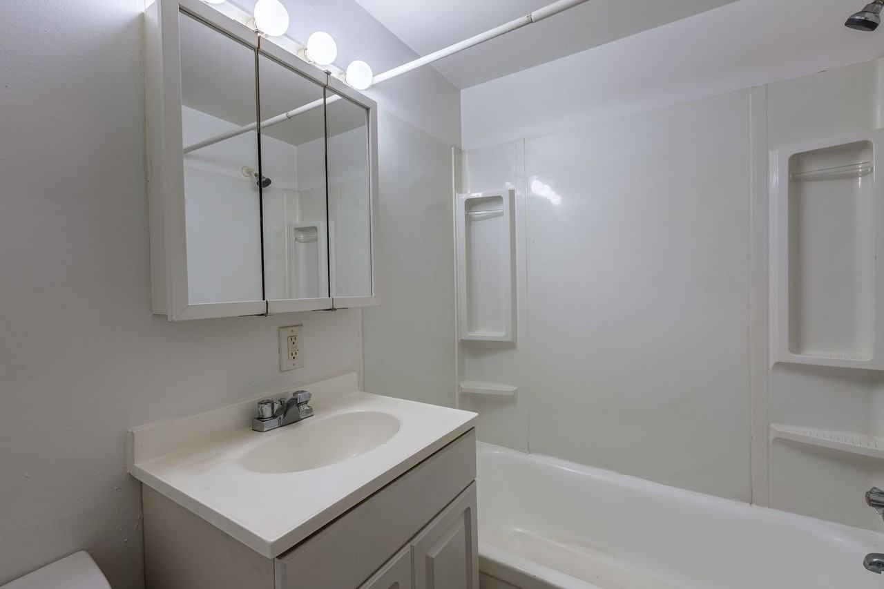 Greenbriar - Photo 7 of 14