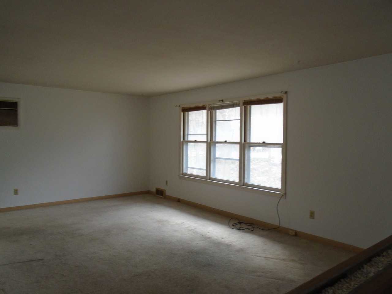 2441 Anderson Ave - Photo 3 of 5