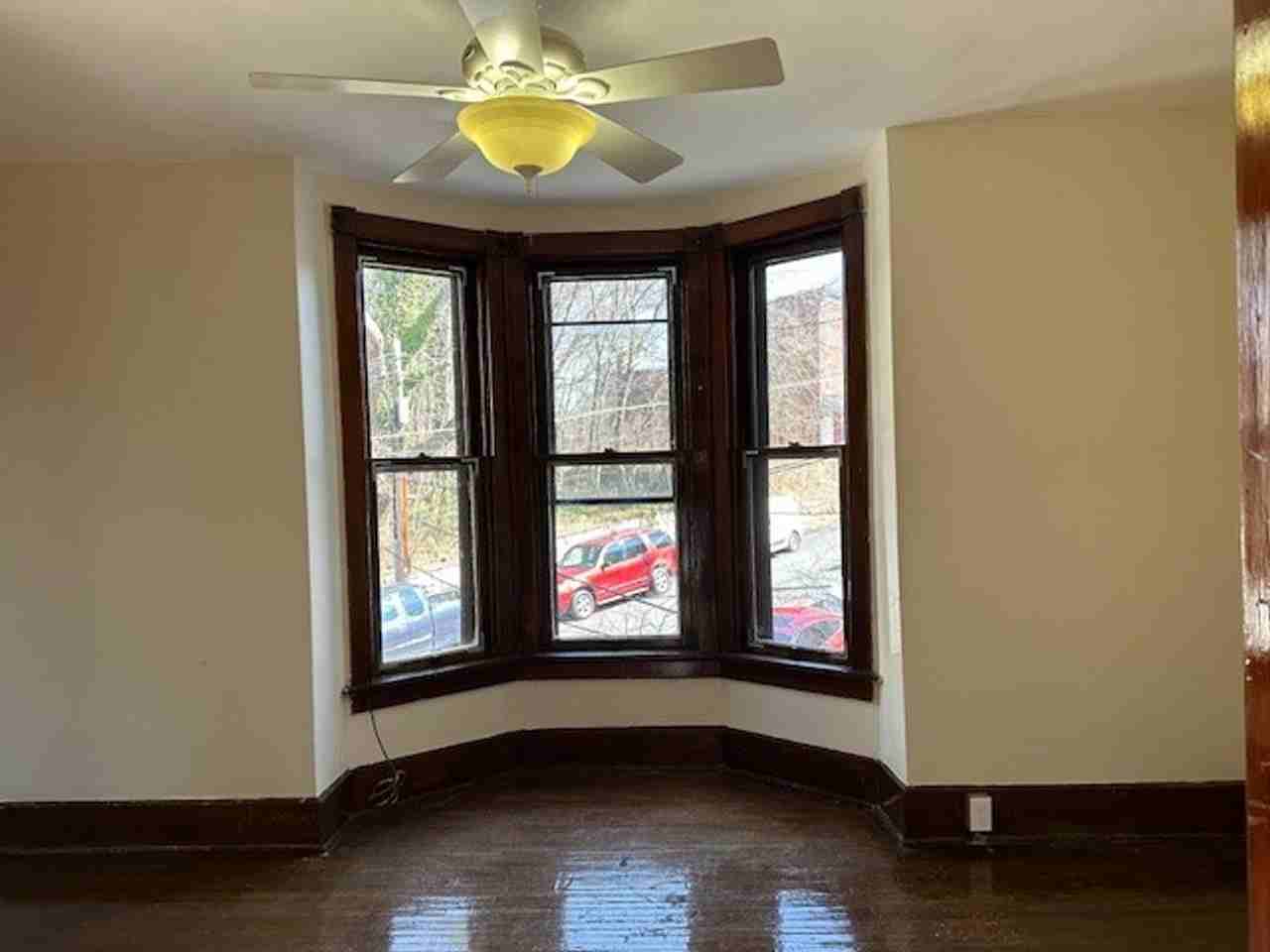 IA - 1133 Derry St - Photo 2 of 8