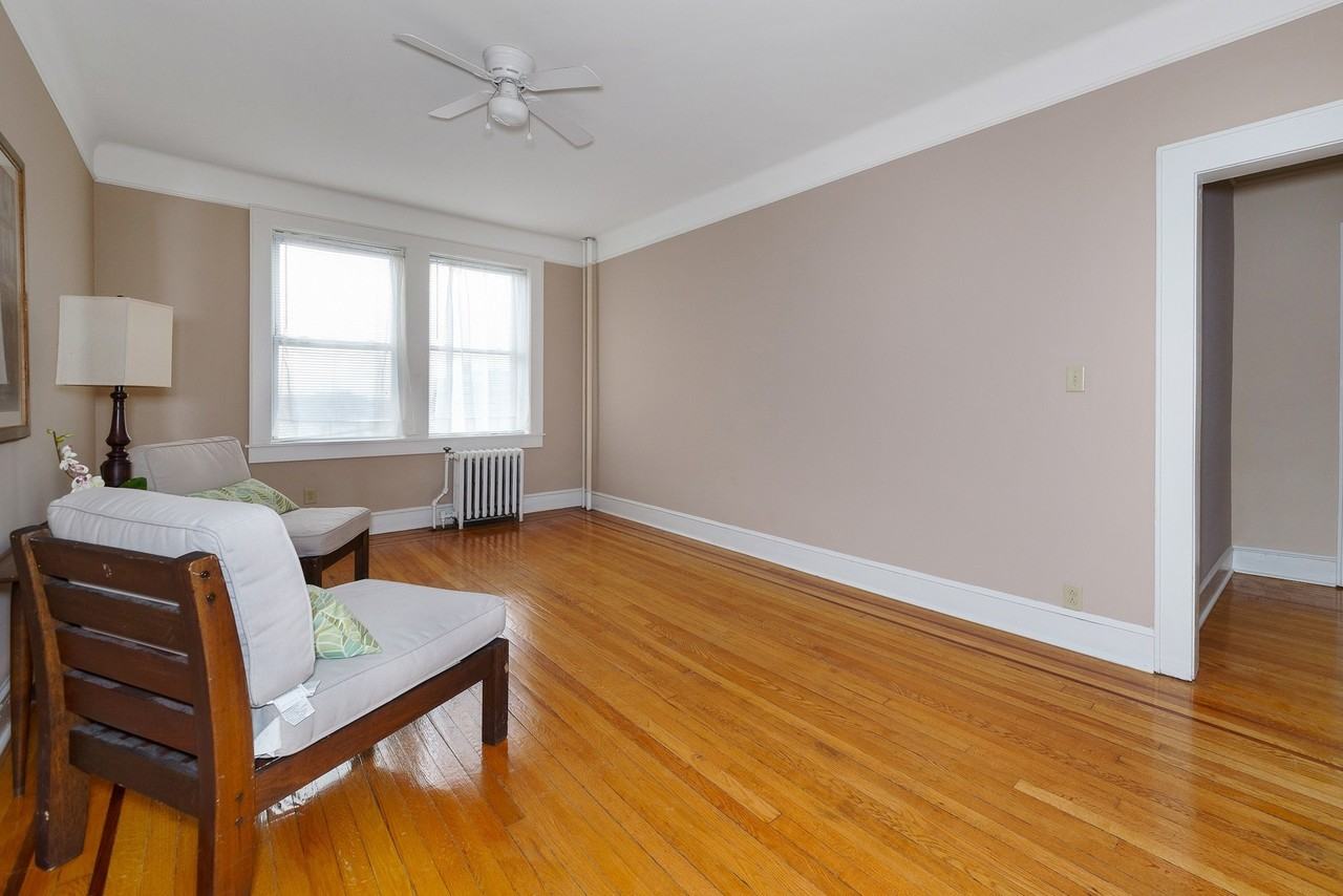 101 E Edsall Court - Photo 2 of 11