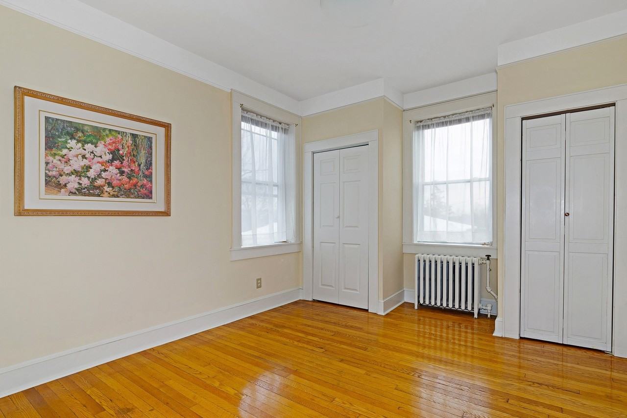 101 E Edsall Court - Photo 3 of 11