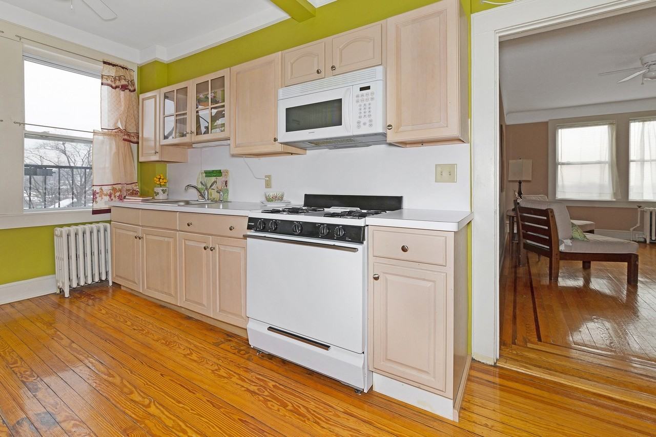 101 E Edsall Court - Photo 7 of 11