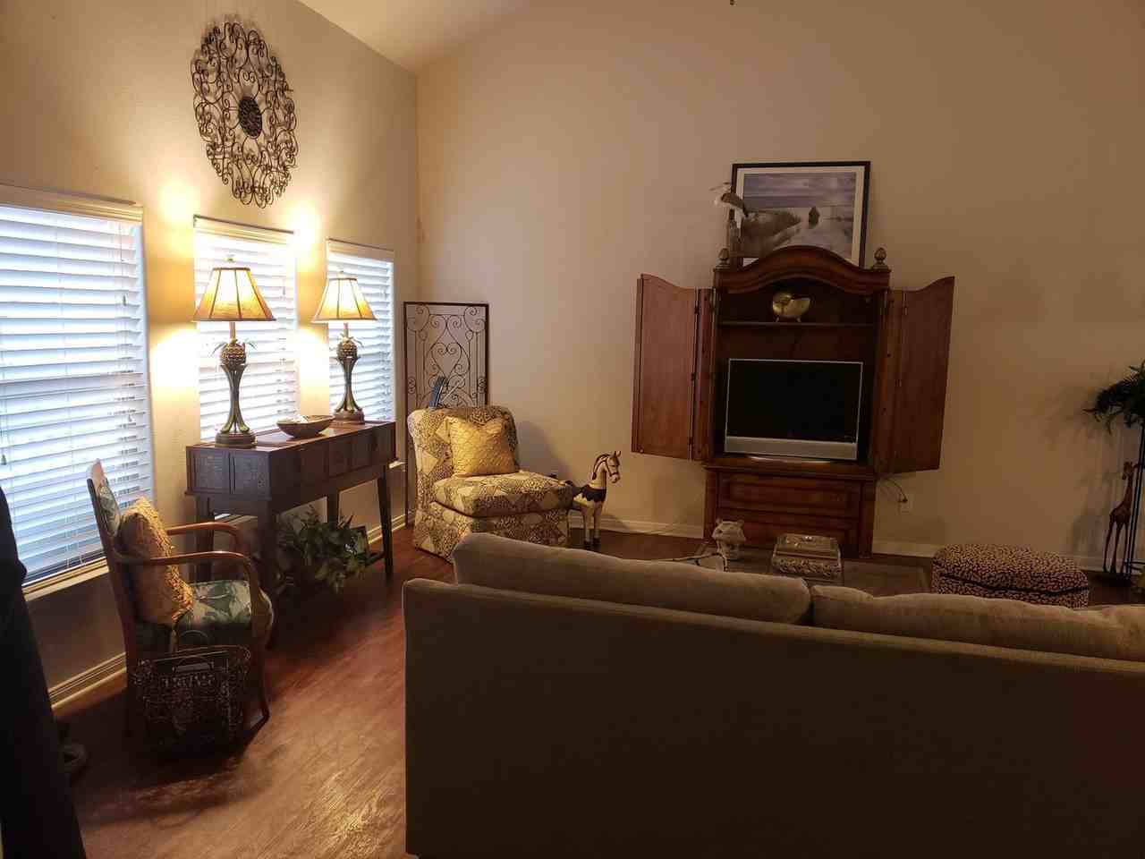 1646 Valley Frst - Photo 2 of 32