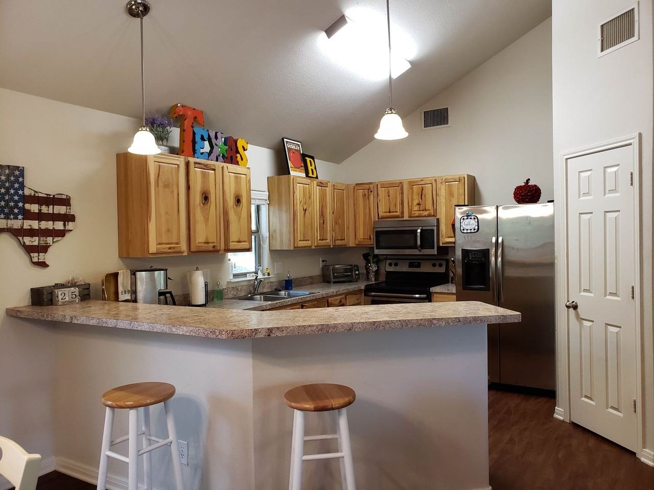 1646 Valley Frst - Photo 3 of 32