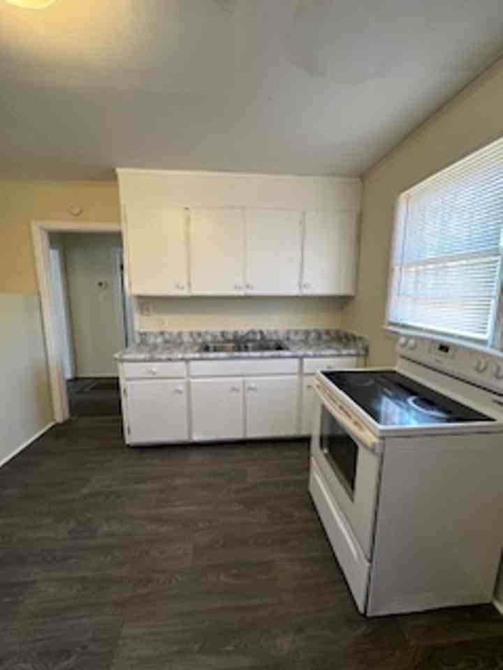 524 Franklin St - Photo 2 of 11