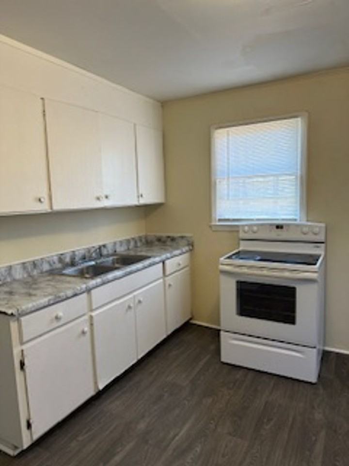 524 Franklin St - Photo 3 of 11