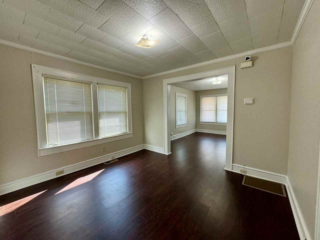 513 East Ave - Photo 4 of 12