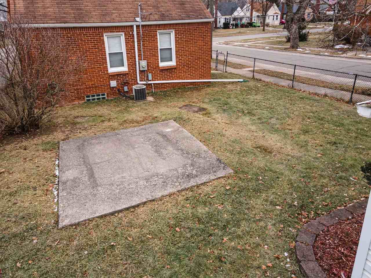 3052 Lincoln St - Photo 2 of 20