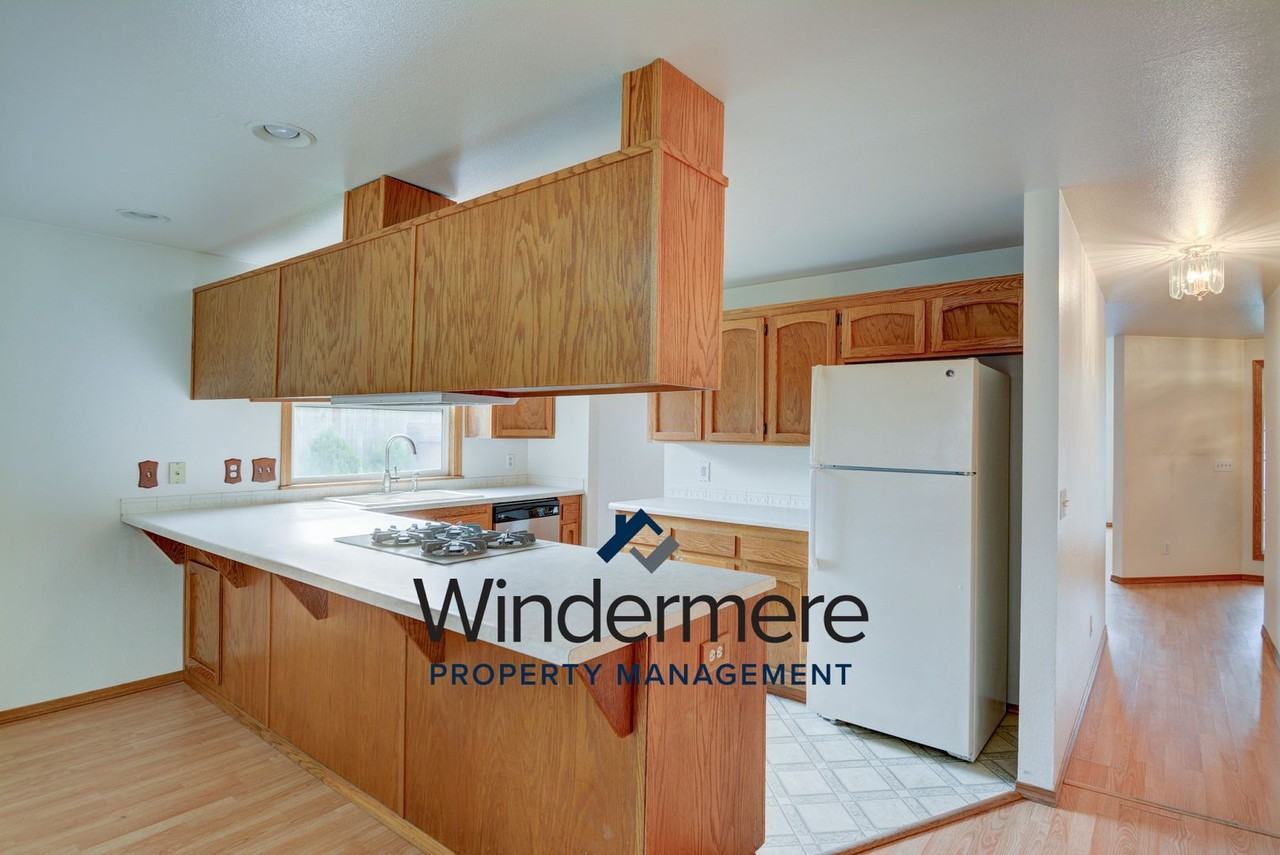 1188 Ne Riksen Way - Photo 4 of 25