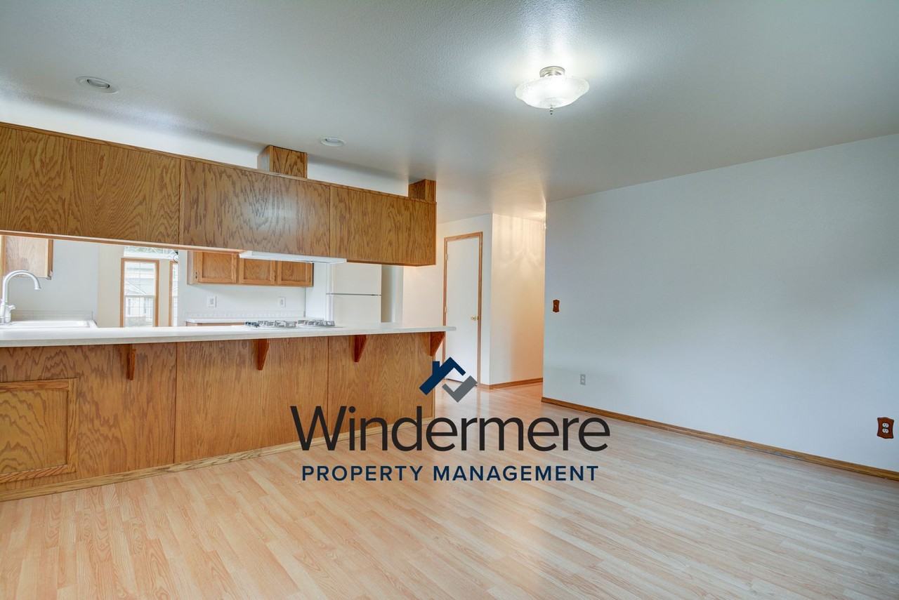 1188 Ne Riksen Way - Photo 5 of 25