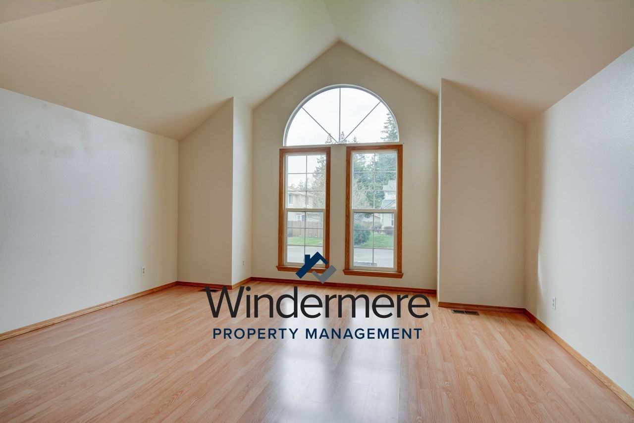 1188 Ne Riksen Way - Photo 7 of 25