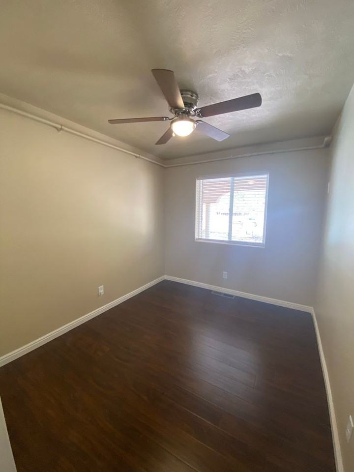 1045 N Canyon St - Photo 6 of 13