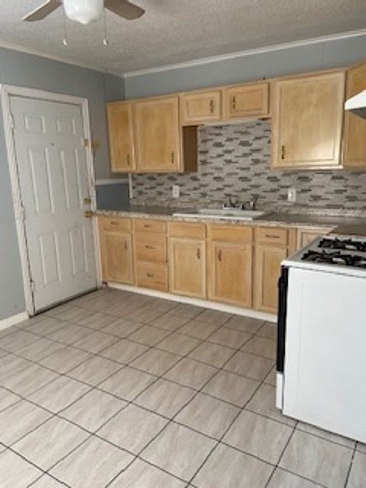 3166 Bickley St - Photo 2 of 12