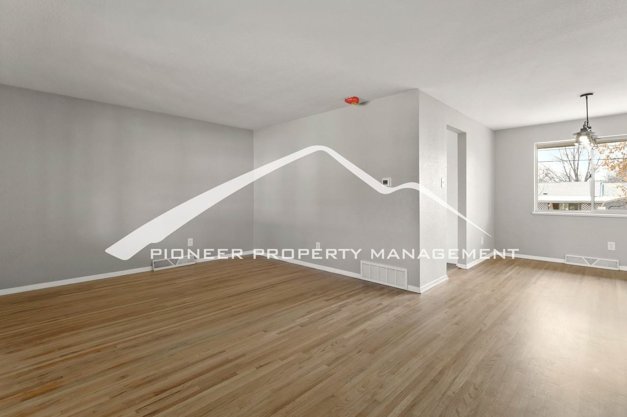 6503 Iris St - Photo 2 of 13