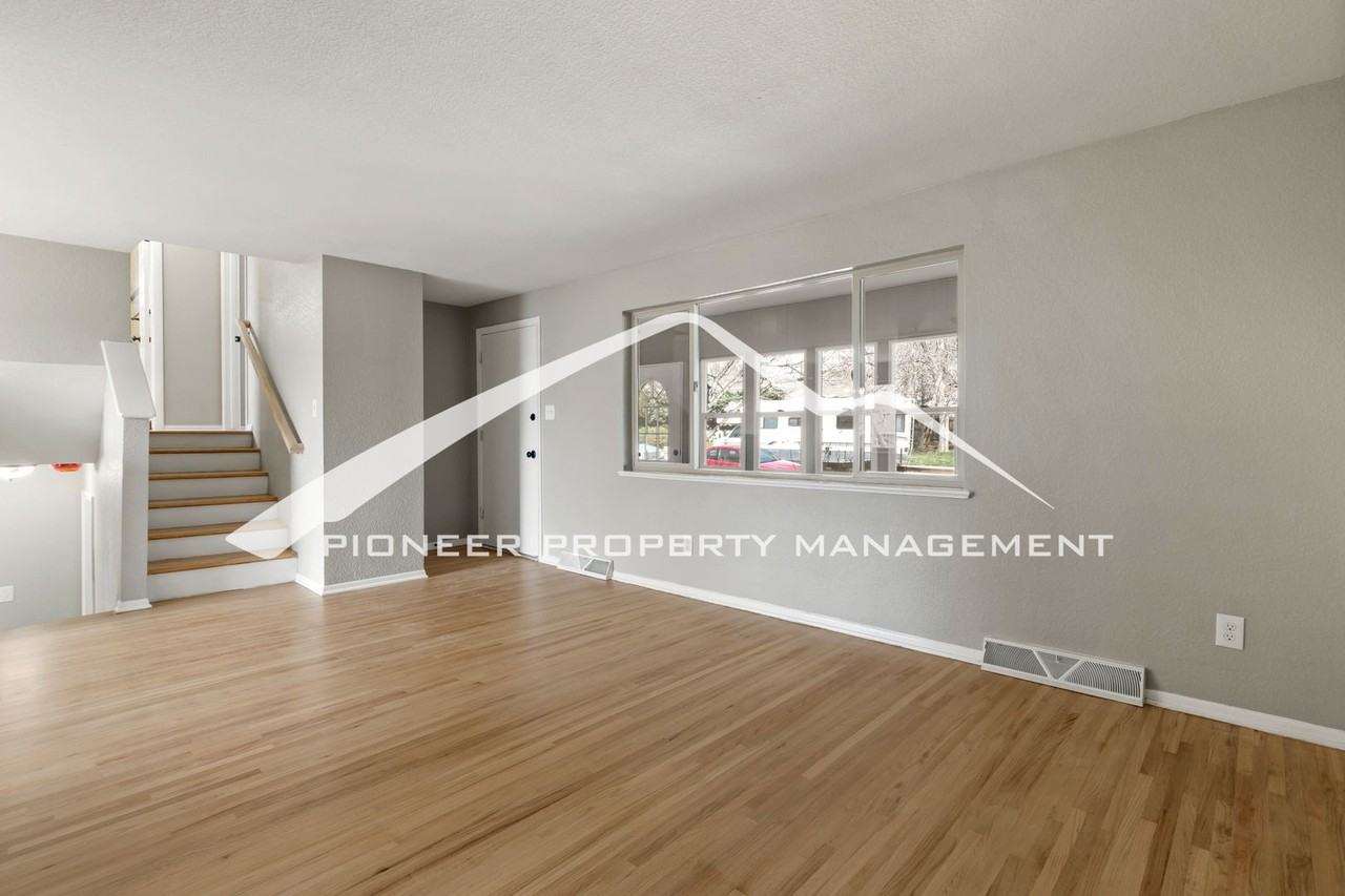 6503 Iris St - Photo 3 of 13