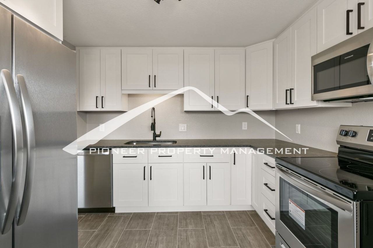 6503 Iris St - Photo 5 of 13