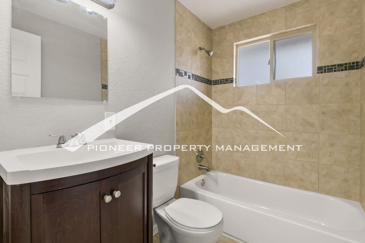 6503 Iris St - Photo 6 of 13