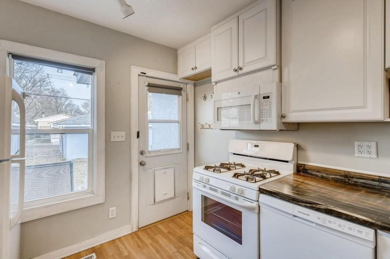 1044 22nd Ave Se - Photo 5 of 14