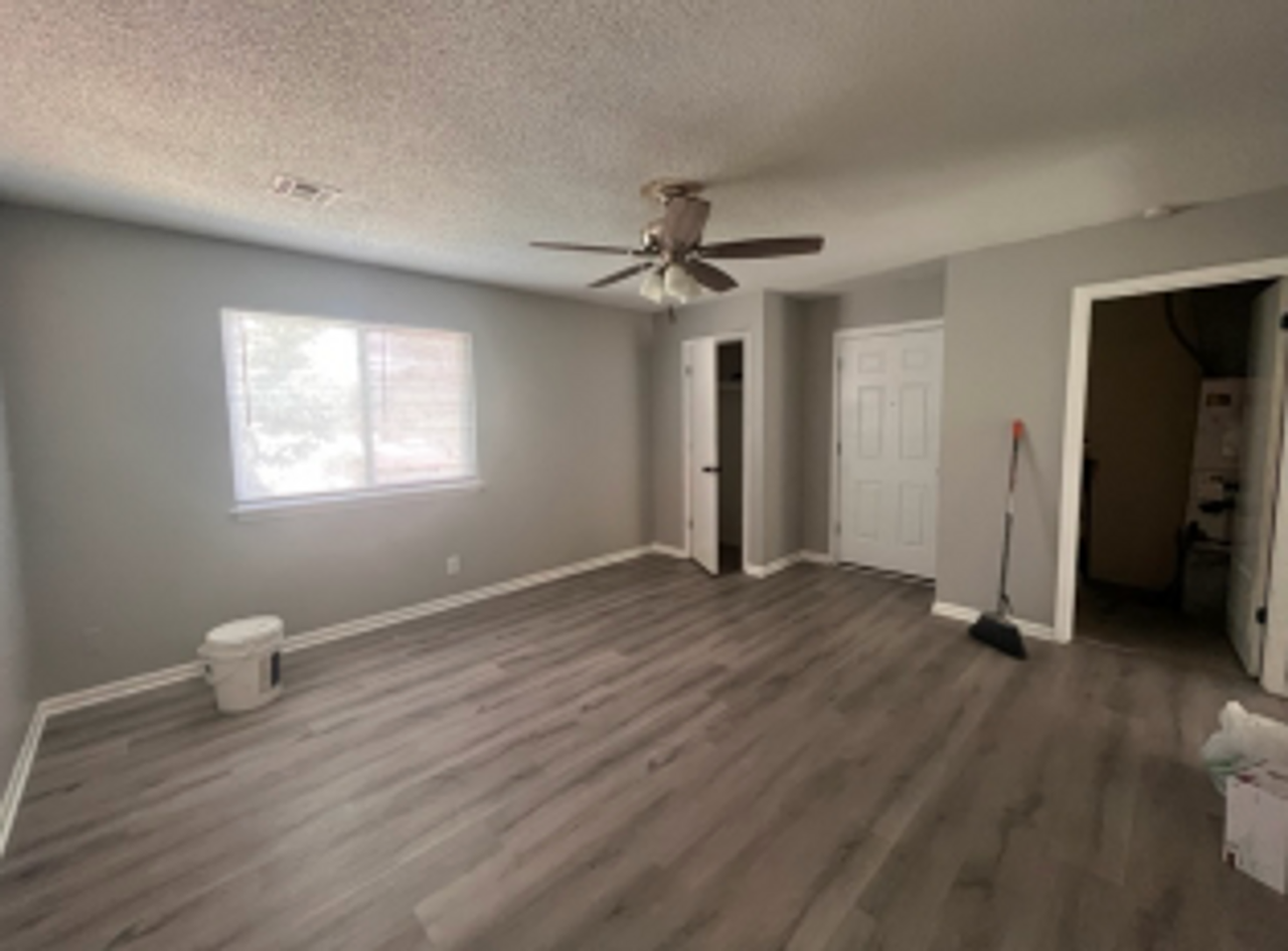 4721 Switzer St - Photo 2 of 10