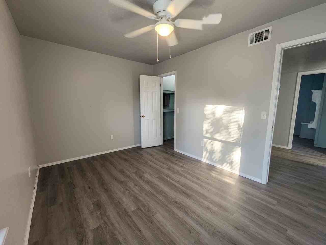 1518 Pecan Grove St - Photo 3 of 45