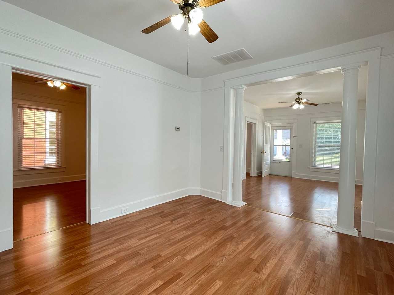 115 Franklin St - Photo 3 of 12