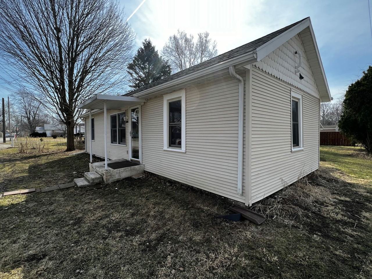 1204 Baker Ave - Photo 2 of 17