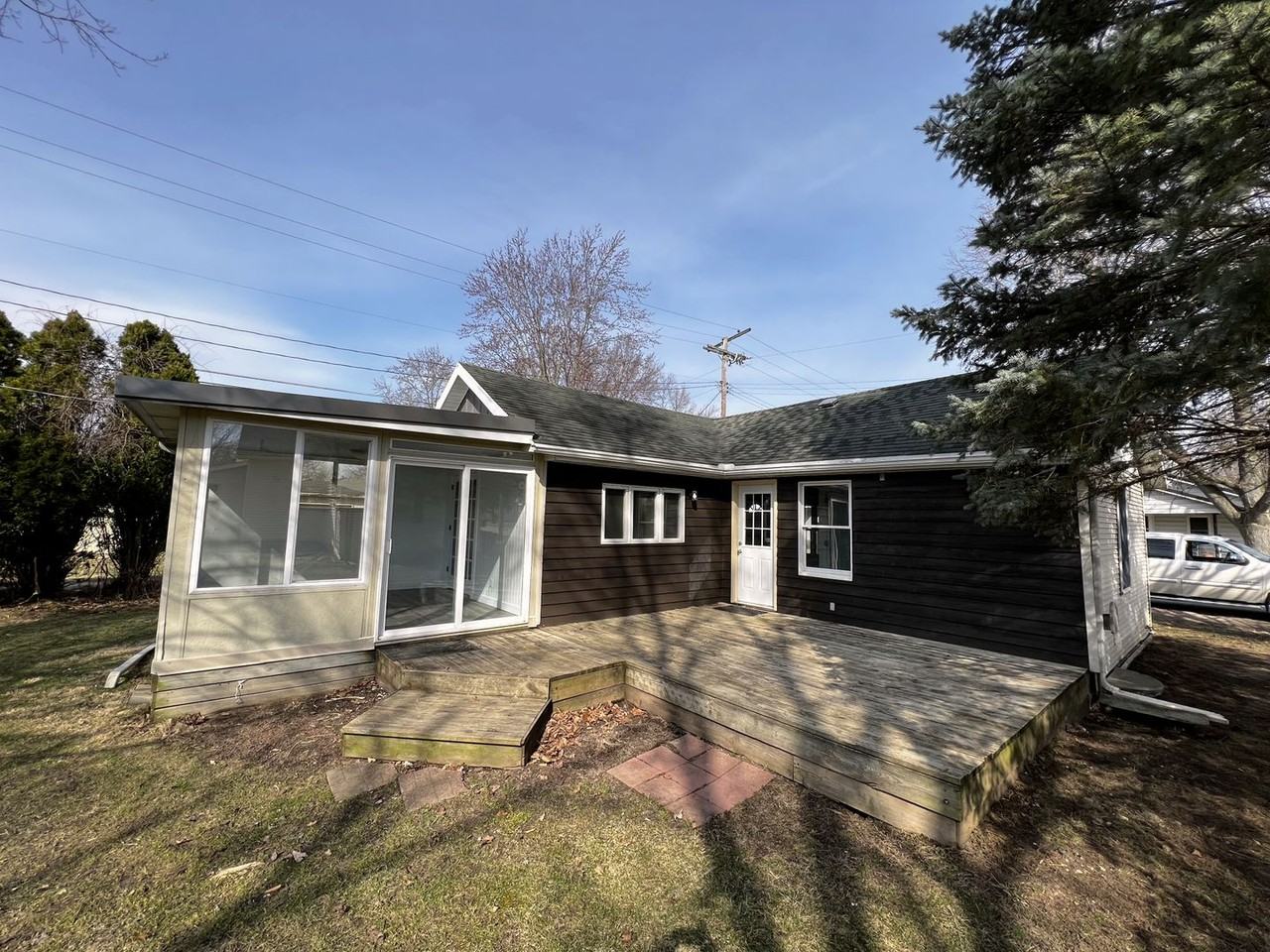 1204 Baker Ave - Photo 3 of 17